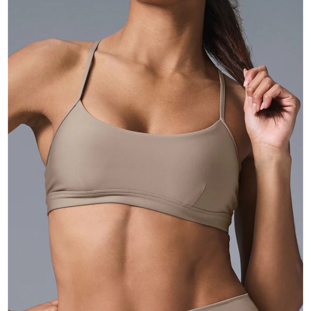 Alo Airlift Intrigue Bra in Gravel in XS